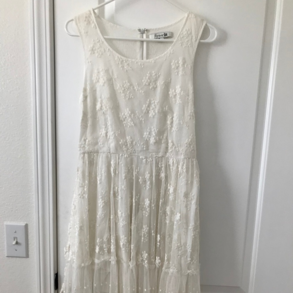 Stylish, lace dress from Forever 21